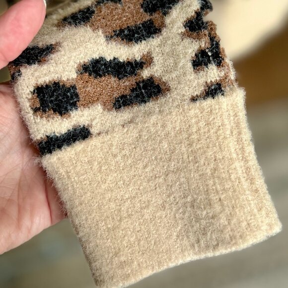 Orange Kiss Leopard Print Super Soft Relaxed Fit Contrasting Trim Sweater Size M - Picture 7 of 10